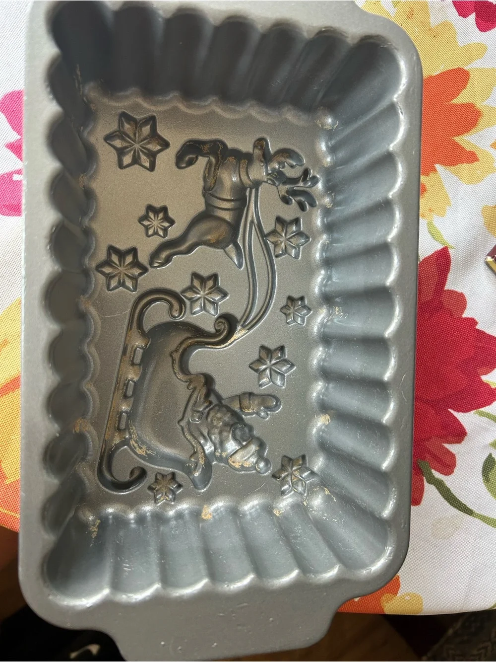 Nordic Ware Santa Sleigh pan - 6 cups- Silver Santa & Reindeer Design